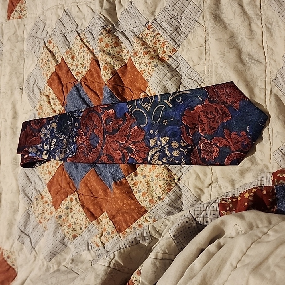 Camden Court Floral Tie